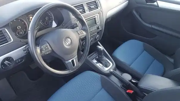 Фото автомобиля VOLKSWAGEN JETTA, 2013 — госномер Т398ЕО198