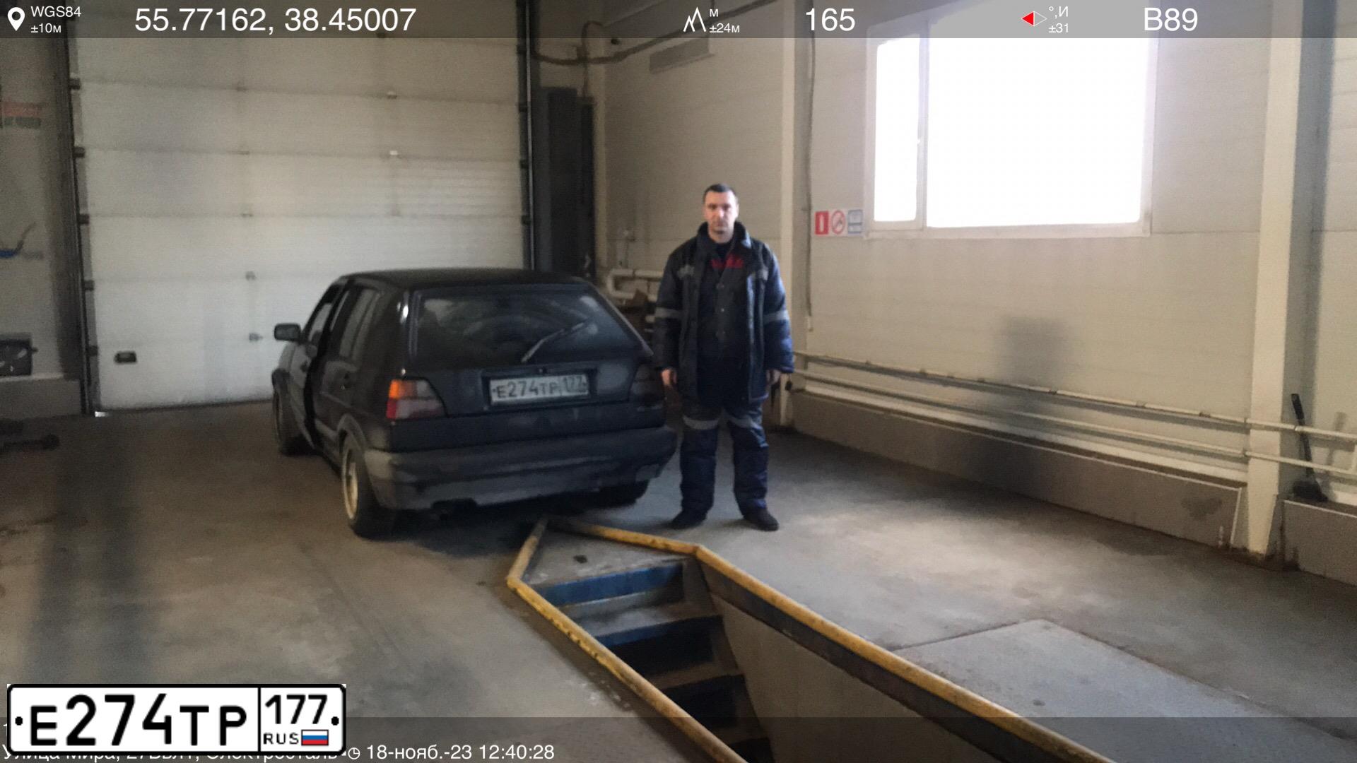 Фото автомобиля VOLKSWAGEN GOLF, 1990 — госномер Х552УА790. Цвет: ЧЕРНЫЙ