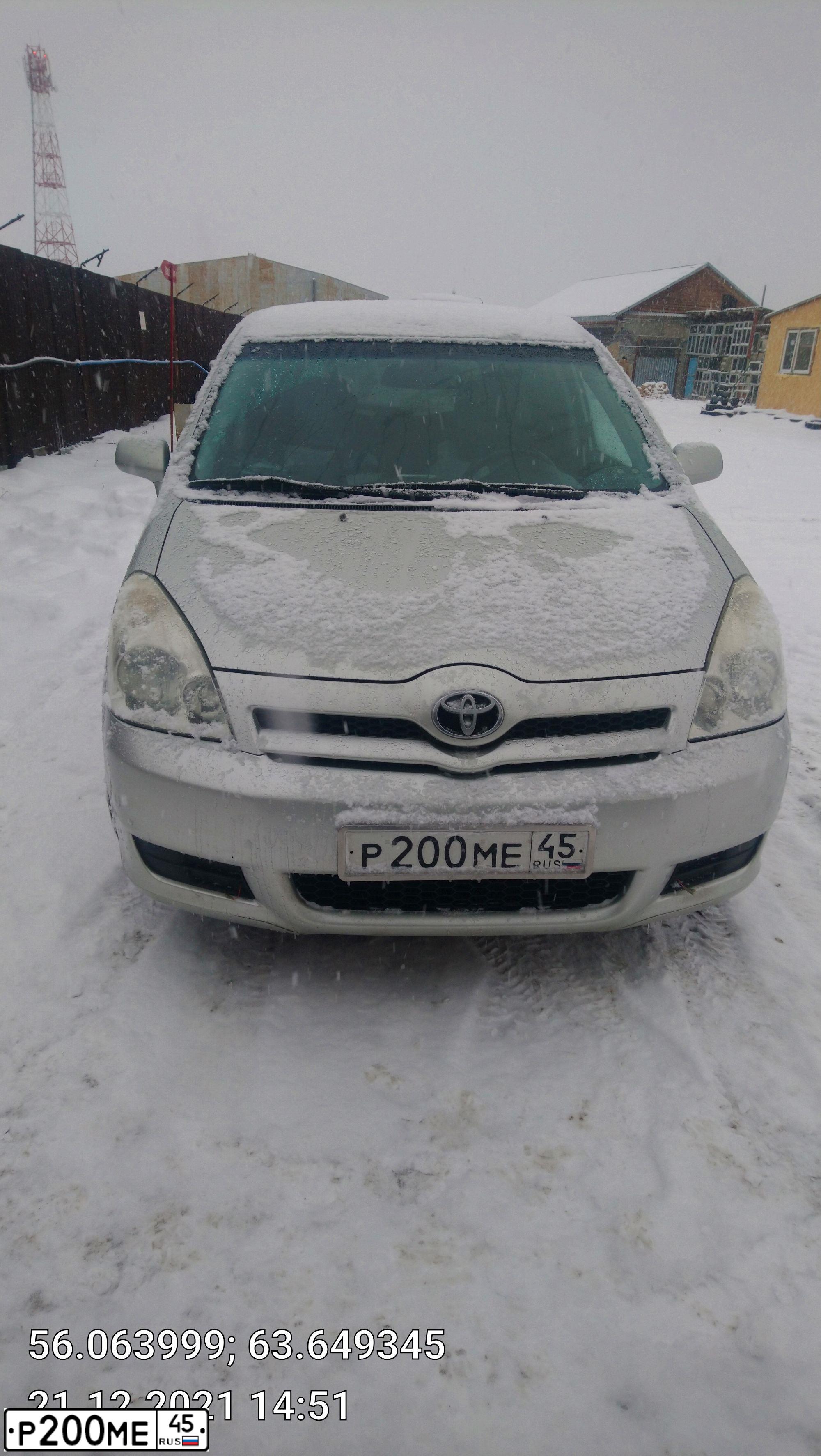 Фото автомобиля TOYOTA COROLLA, 2006 — госномер Р200МЕ45. Цвет: серебристый