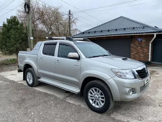 Фото автомобиля TOYOTA HILUX, 2013 — госномер Р616ТХ196. Цвет: СЕРЕБРИСТЫЙ