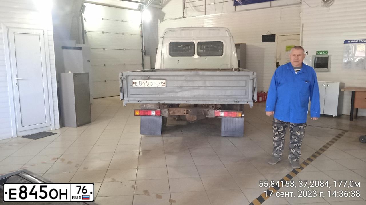 Фото автомобиля GAZ 3302 EL, 2000 — госномер В076МВ76. Цвет: СВЕТЛО-СЕРЫЙ