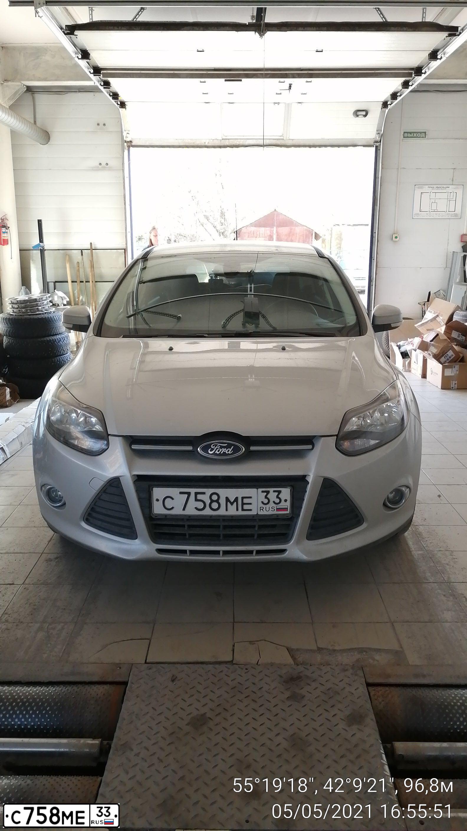 Фото автомобиля FORD FOCUS, 2011 — госномер С758МЕ33. Цвет: СЕРЕБРИСТЫЙ