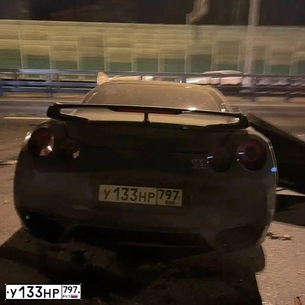 Фото автомобиля NISSAN GT-R, 2014 — госномер У133НР797. Цвет: ЧЕРНЫЙ