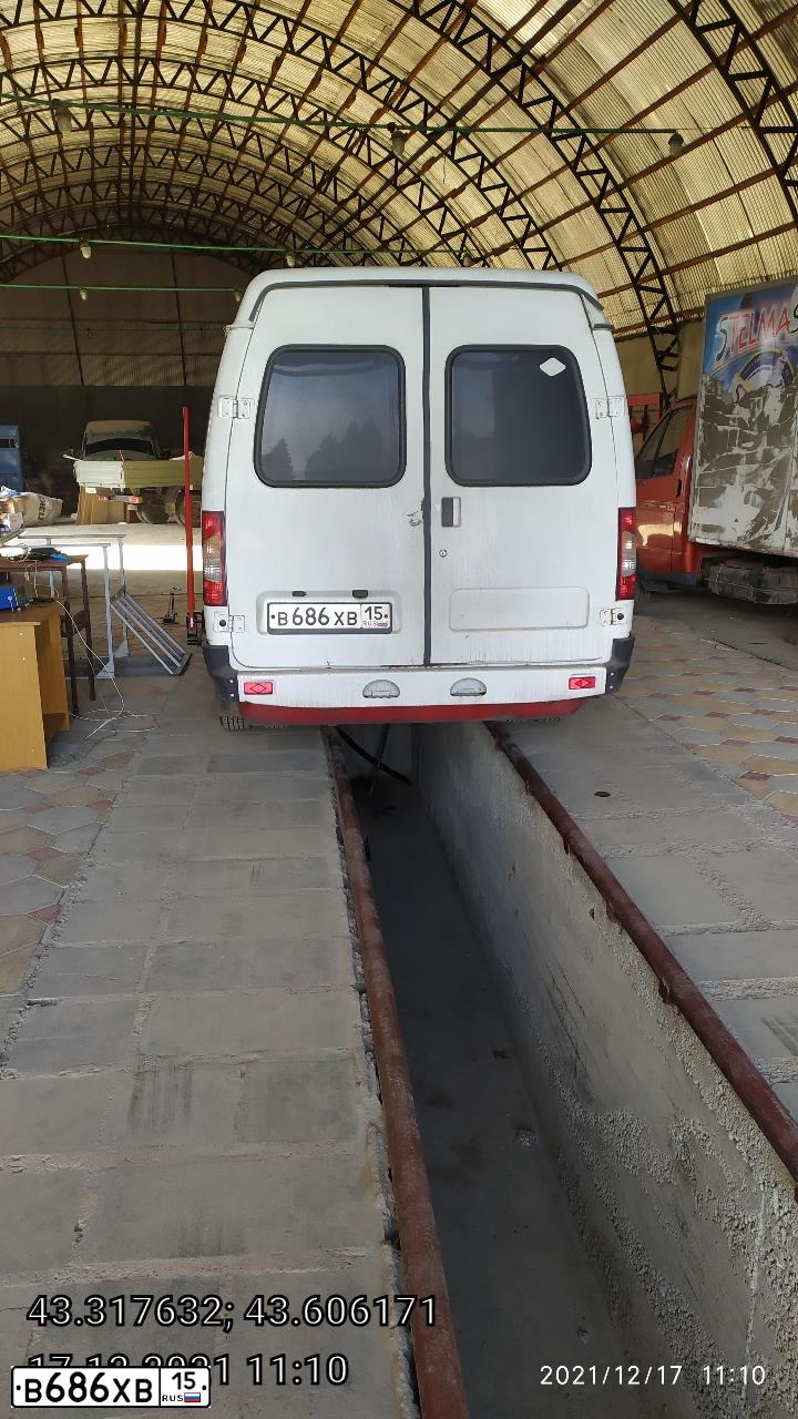 Фото автомобиля GAZ 3221 EL, 2006 — госномер В686ХВ15. Цвет: БЕЛЫЙ