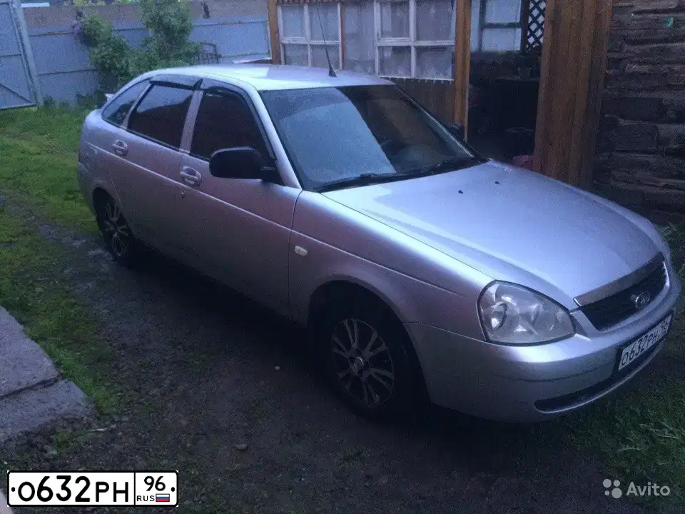 Фото автомобиля LADA 2172 PRIORA, 2011 — госномер Е208ХВ196. Цвет: СВЕТЛО-СЕРЕБРИСТЫЙ
