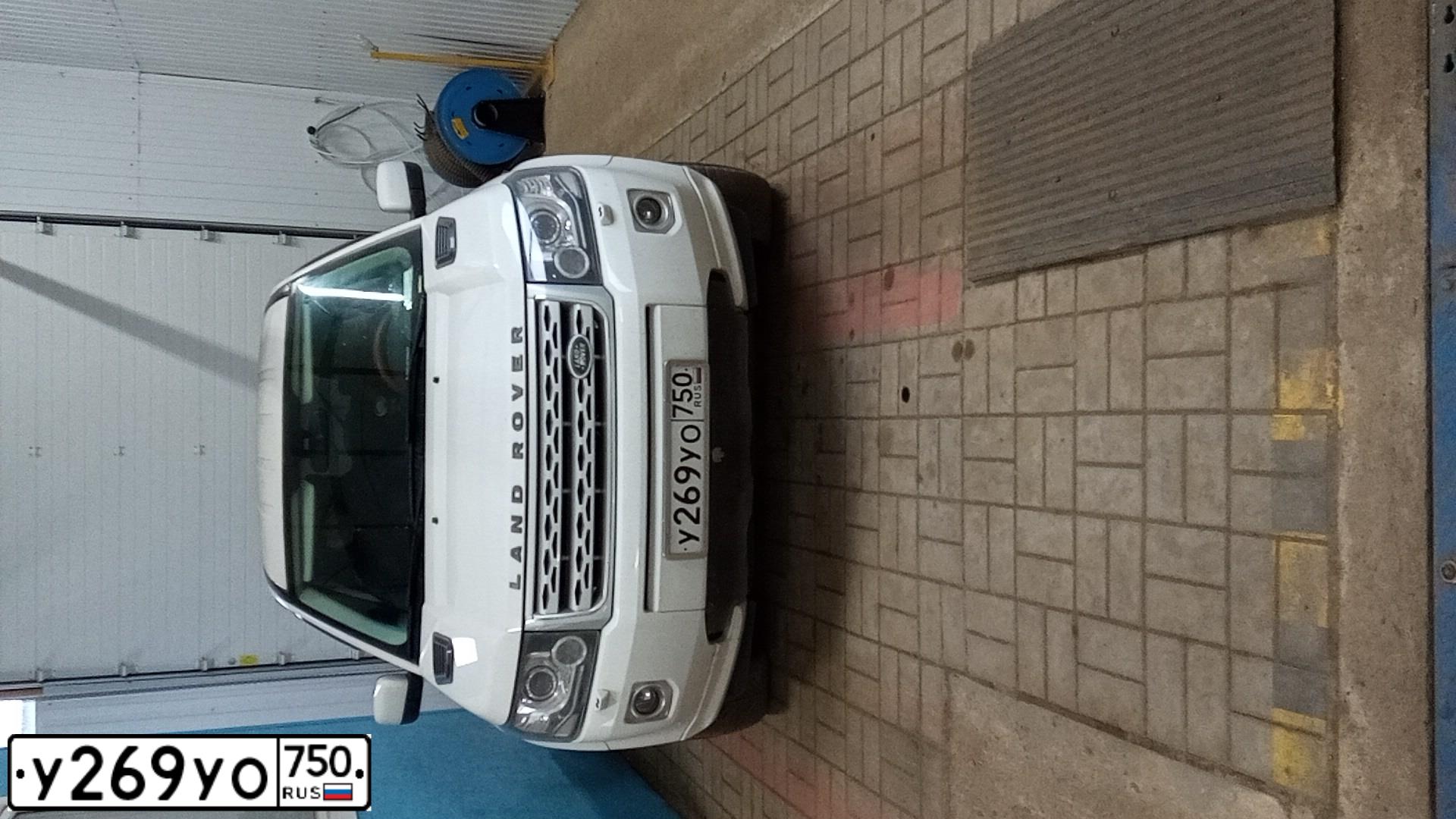 Фото автомобиля LANDROVER FREELANDER, 2014 — госномер У269УО750. Цвет: Белый
