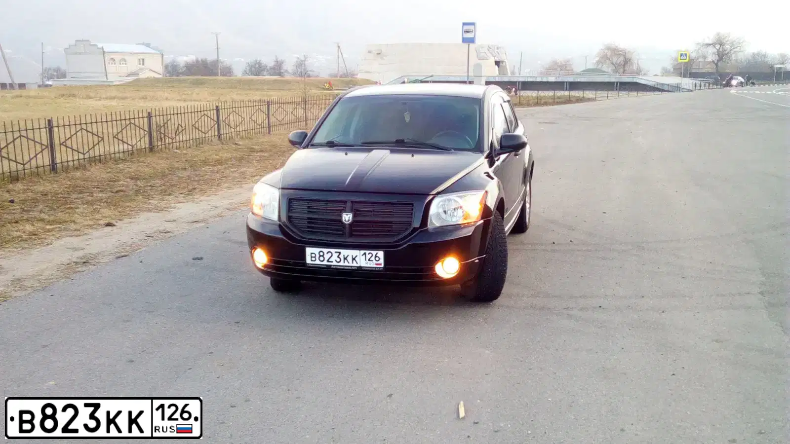 Фото автомобиля DODGE CALIBER, 2007 — госномер В823КК126. Цвет: ЧЕРНЫЙ