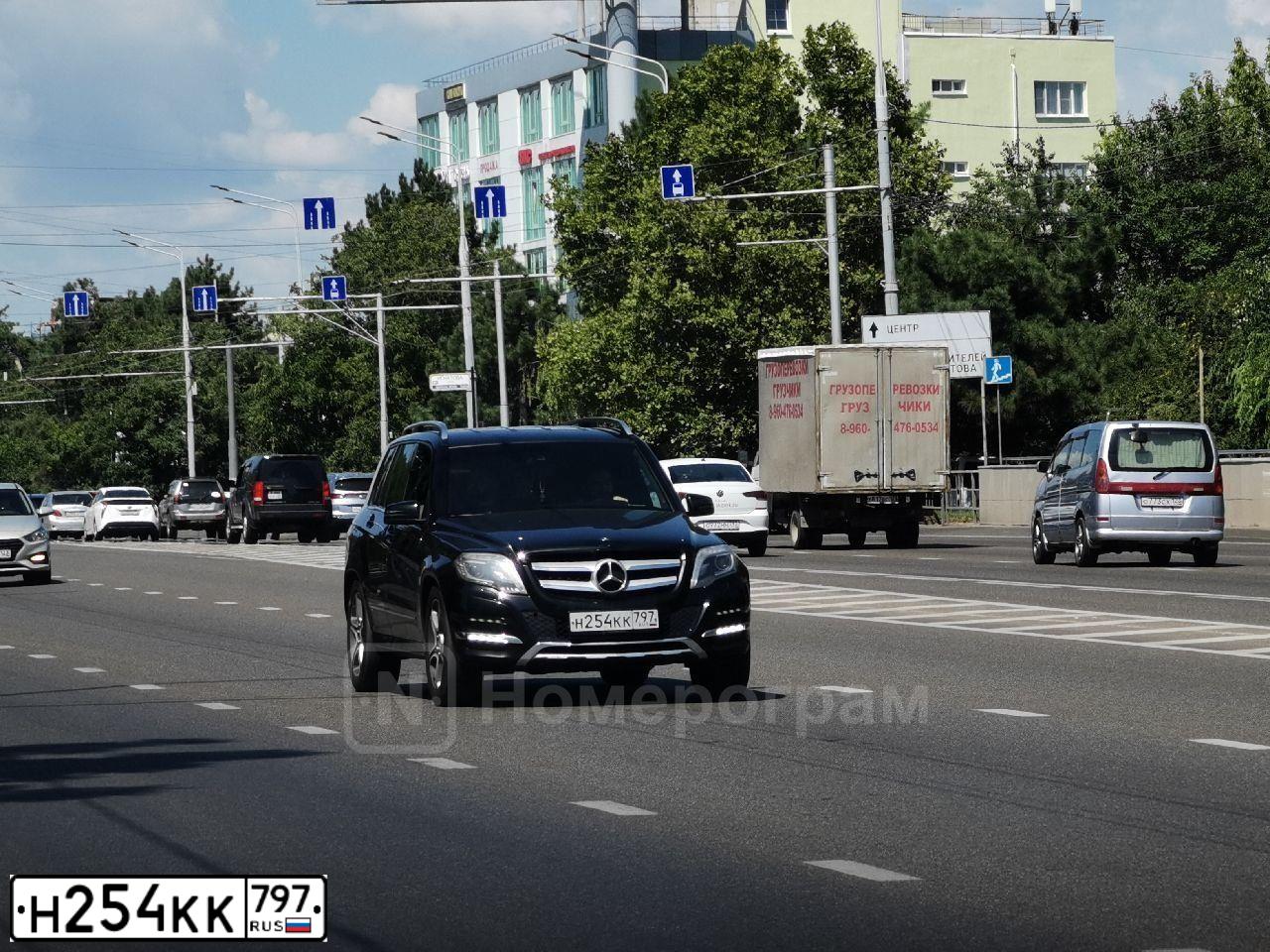 Фото автомобиля MERCEDES C-KLASSE, 2012 — госномер Е967ВВ147. Цвет: ЧЕРНЫЙ