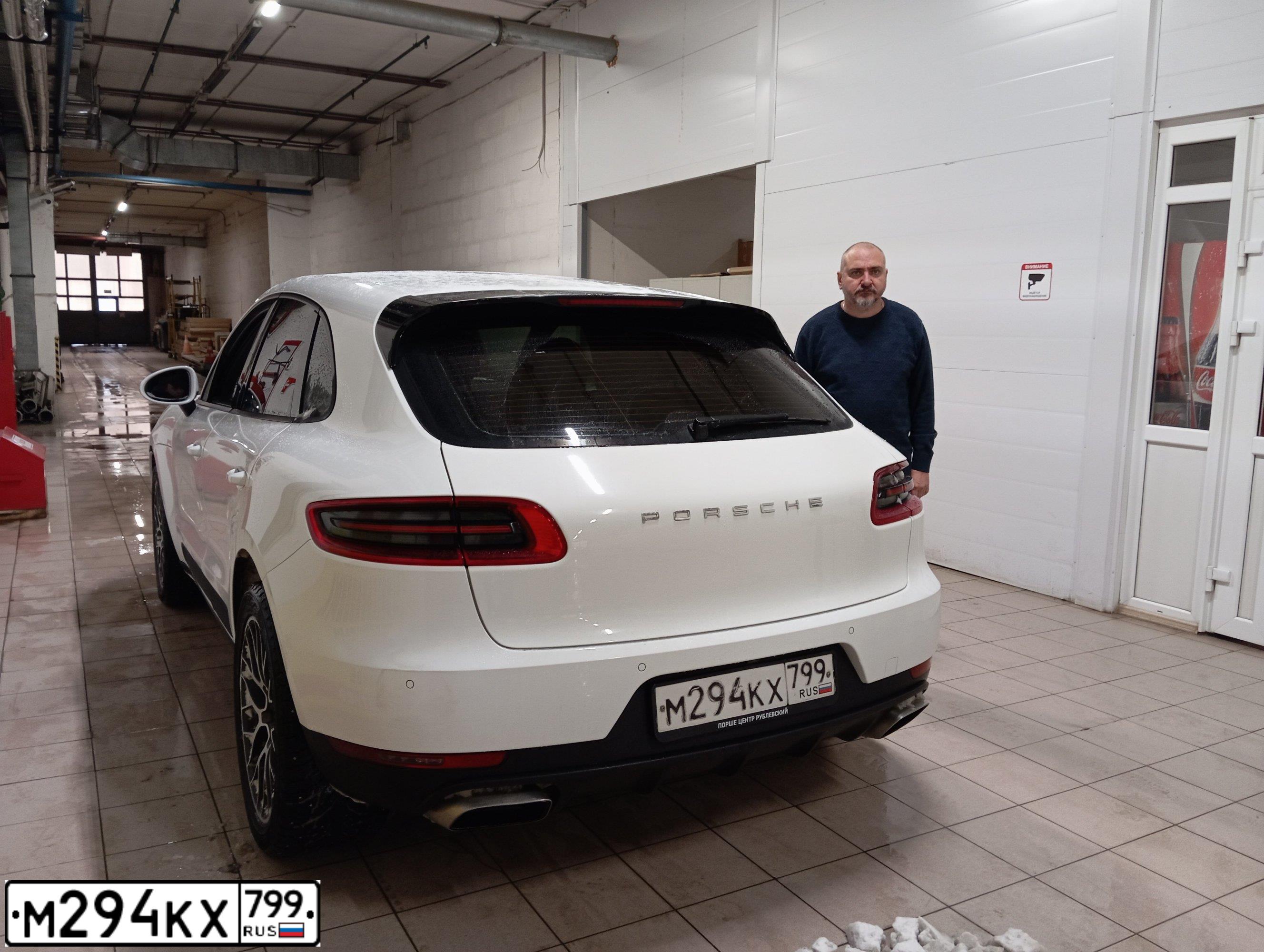 Фото автомобиля PORSCHE MACAN, 2018 — госномер В059НР761. Цвет: Белый
