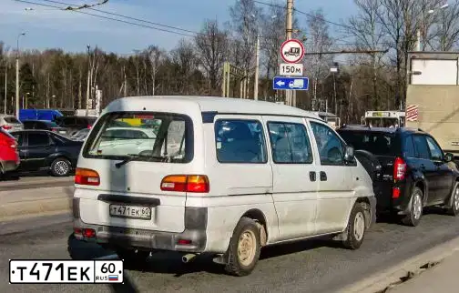Фото автомобиля MITSUBISHI L 400, 1999 — госномер К524МС98. Цвет: Белый