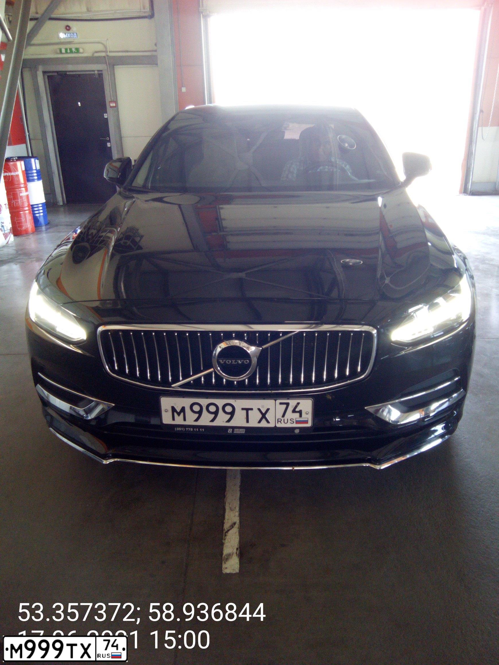 Фото автомобиля VOLVO S90, 2017 — госномер М999ТХ74. Цвет: ЧЕРНЫЙ