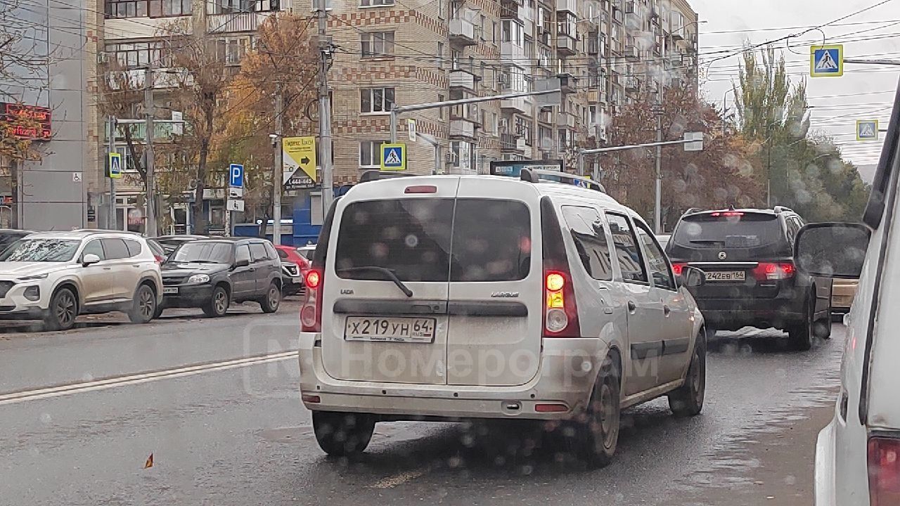 Фото автомобиля KIA SORENTO, 2009 — госномер Р267ТТ199. Цвет: Красный