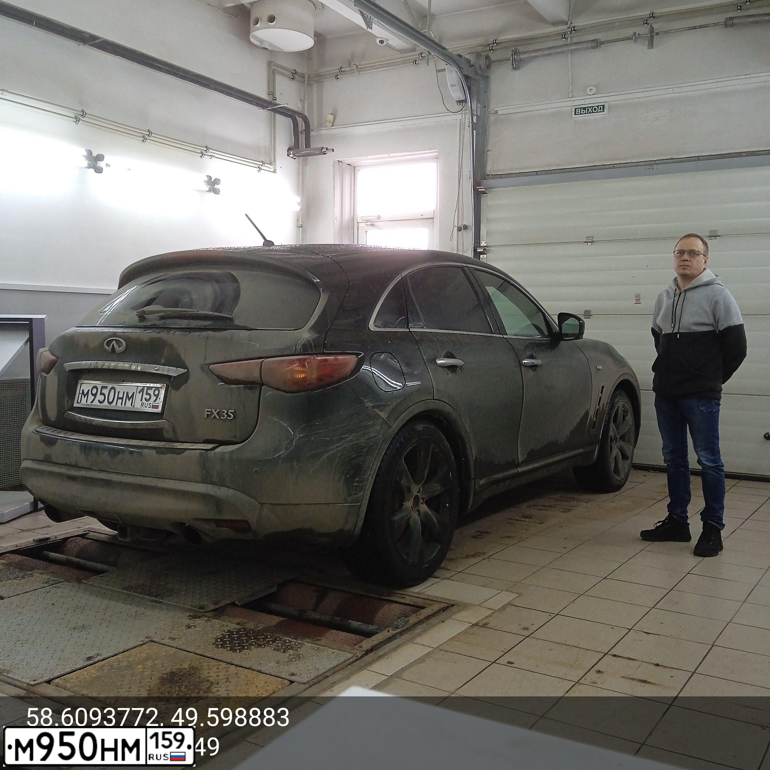 Фото автомобиля INFINITI FX35, 2009 — госномер Р494ХА11. Цвет: ЧЕРНЫЙ