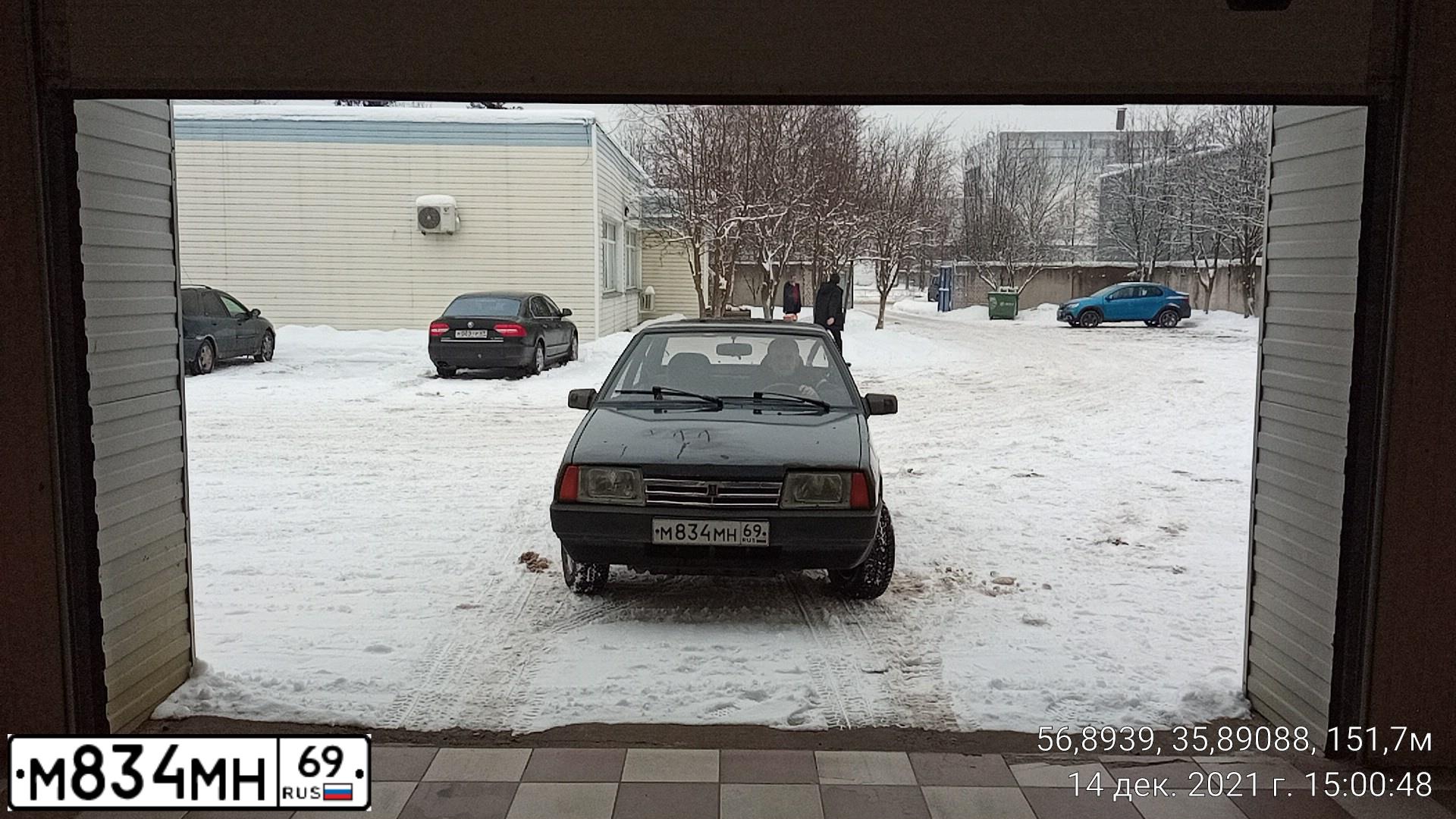 Фото автомобиля LADA 2109 SAMARA, 1995 — госномер М834МН69. Цвет: ЛАГУНА