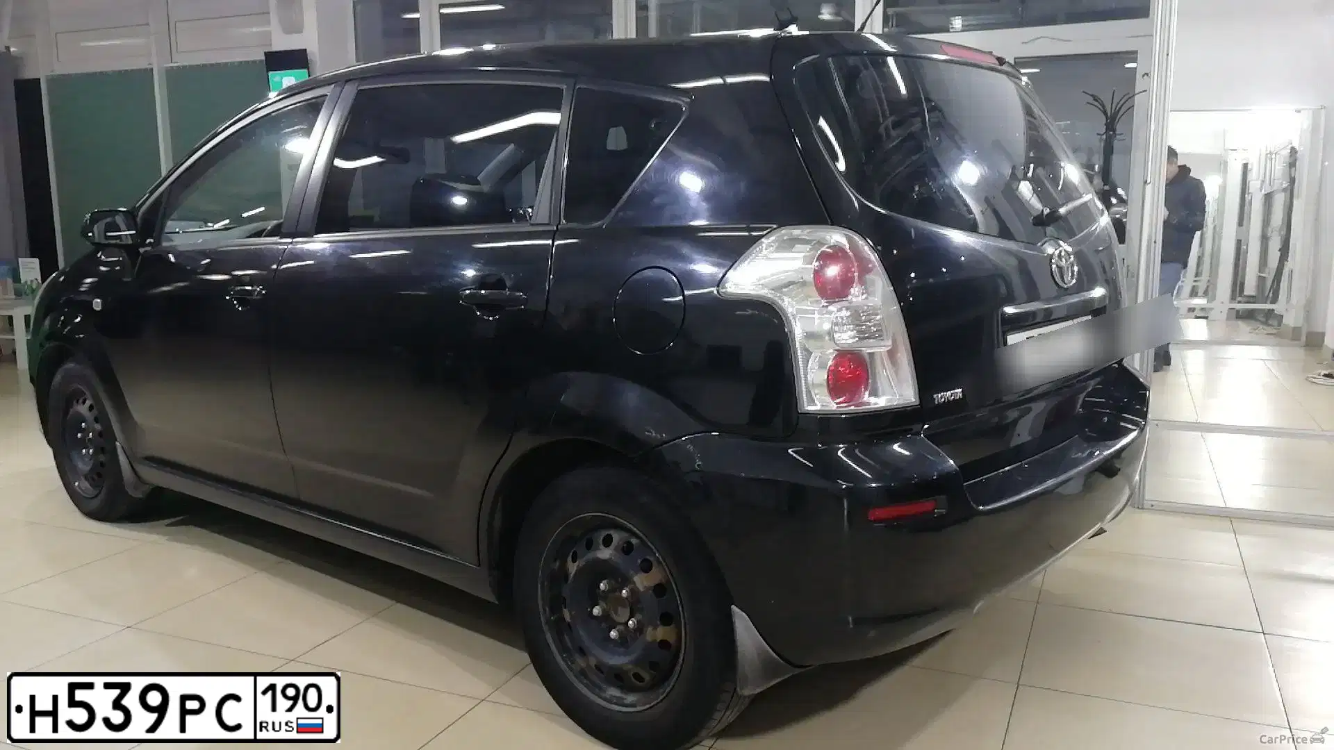 Фото автомобиля TOYOTA COROLLA, 2008 — госномер Н539РС190. Цвет: ЧЕРНЫЙ