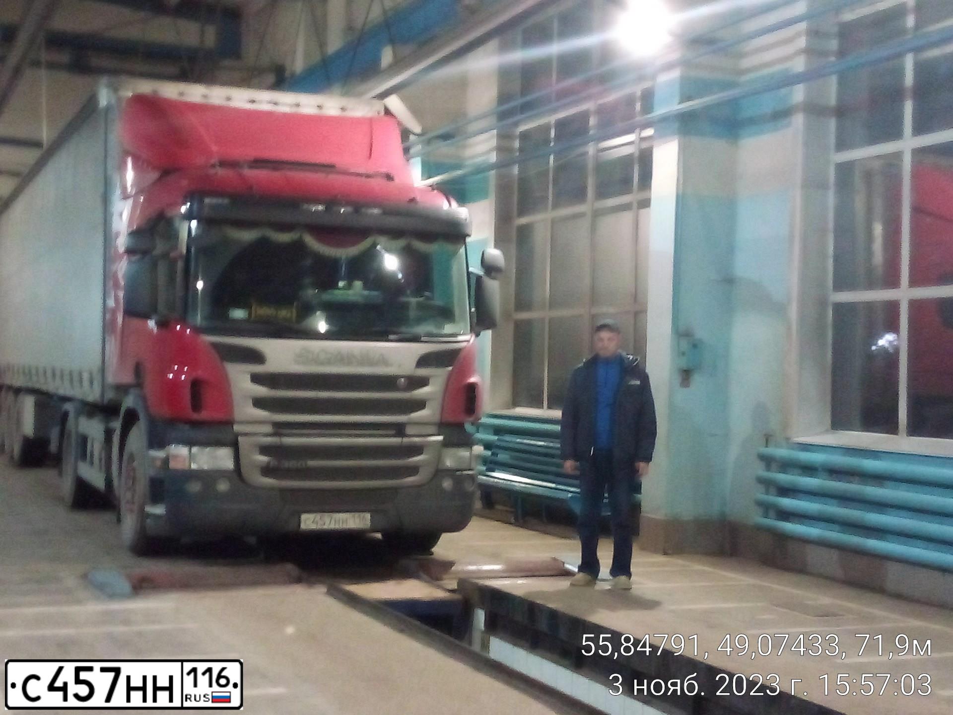 Фото автомобиля SCANIA SERIE P /4X2/, 2012 — госномер С457НН116. Цвет: Красный