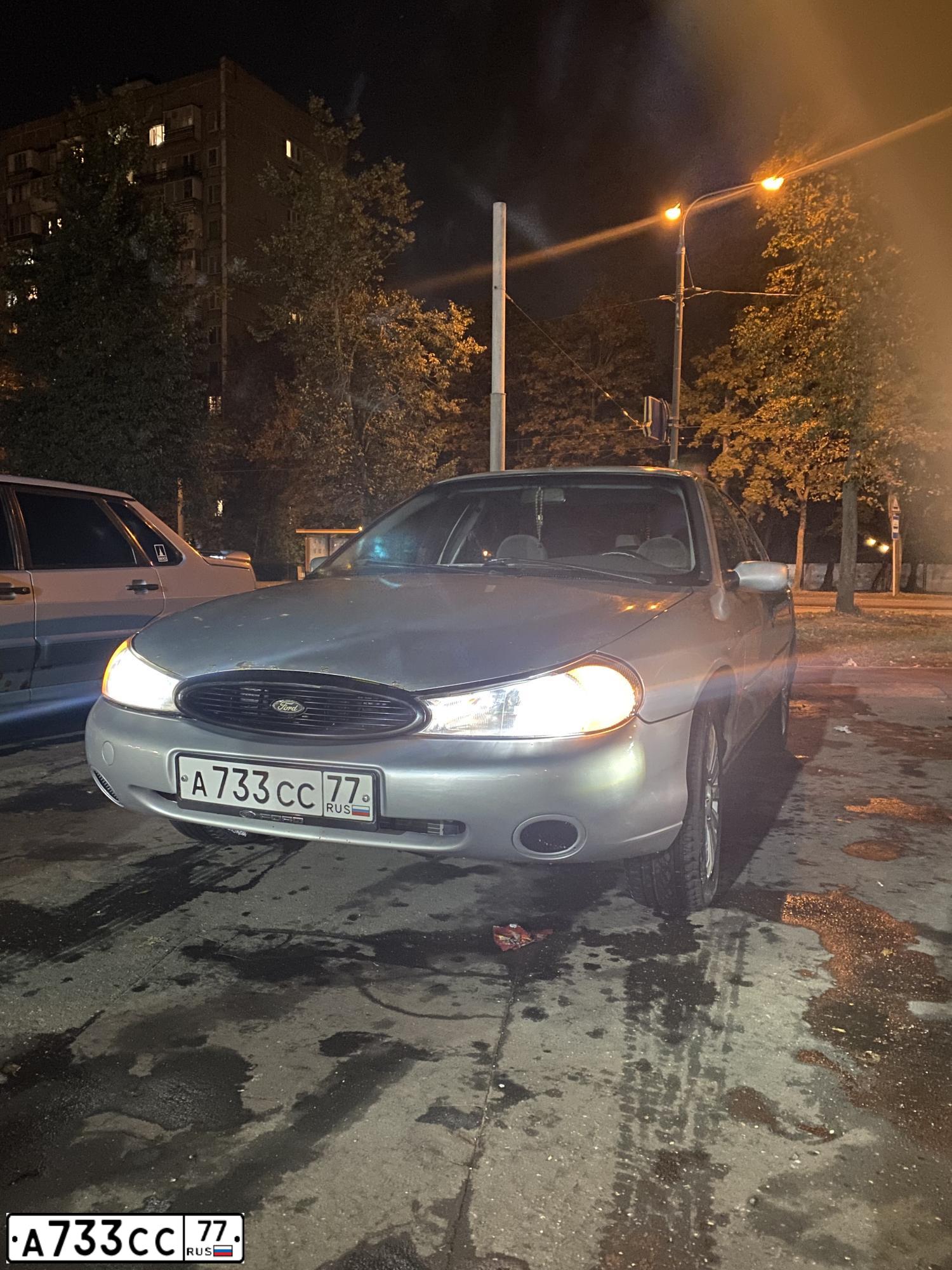 Фото автомобиля CHRYSLER VOYAGER, 2001 — госномер М706АО790. Цвет: СЕРЕБРИСТЫЙ