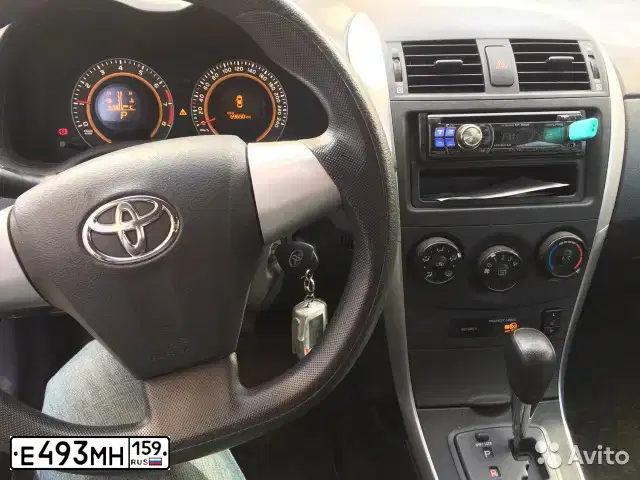 Фото автомобиля TOYOTA COROLLA, 2011 — госномер Е493МН159. Цвет: Серый