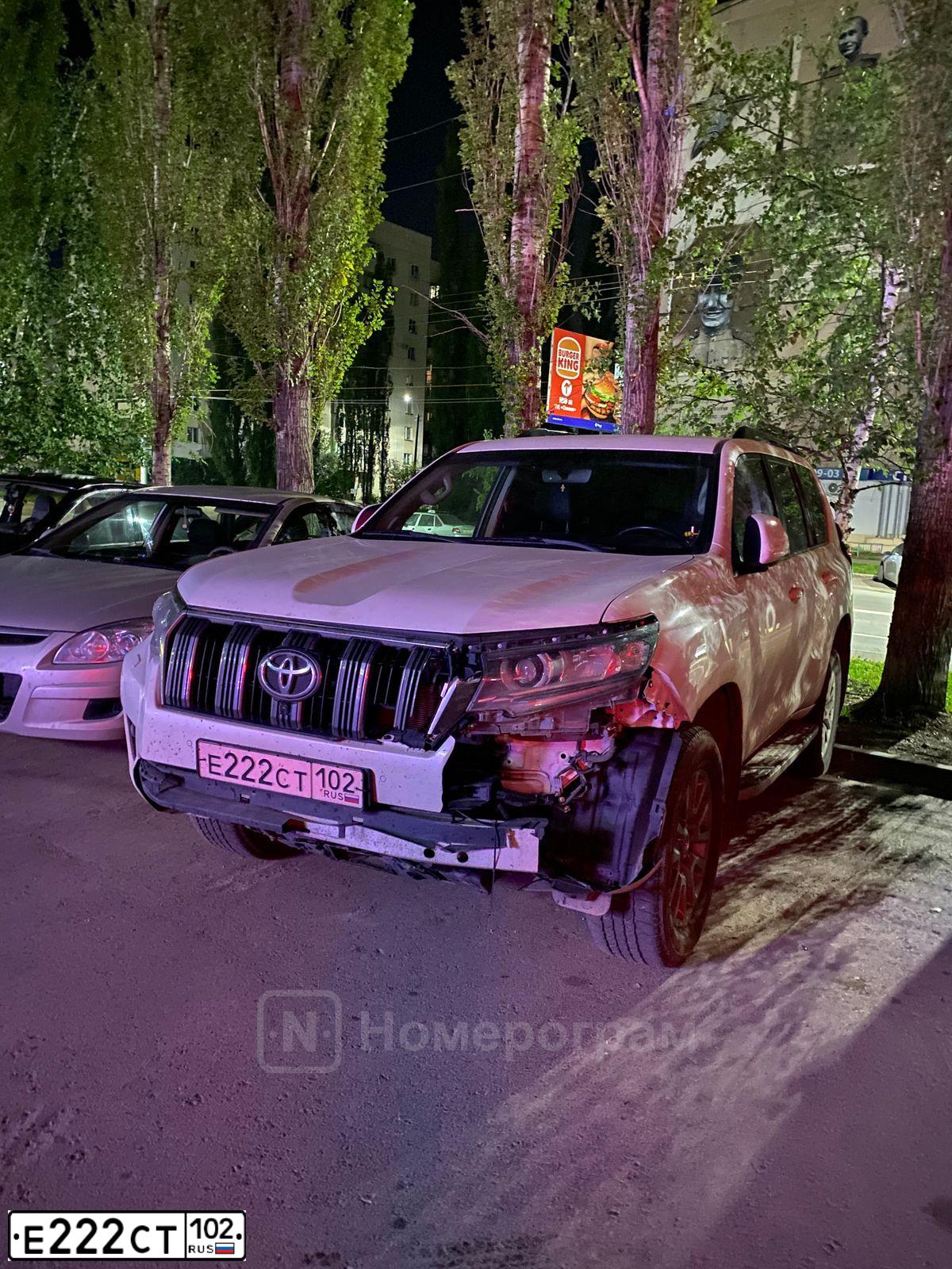 Фото автомобиля MAZ 5440 /4X2/, 2008 — госномер Е222СТ102. Цвет: Белый