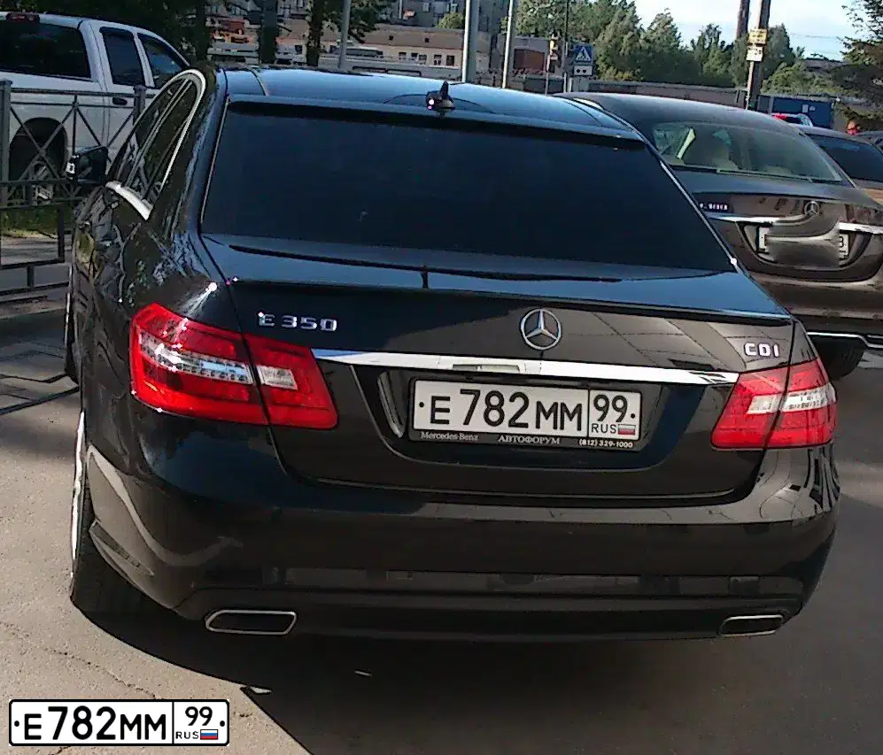 Фото автомобиля MERCEDES E-KLASSE, 2012 — госномер Е782ММ99. Цвет: ЧЕРНЫЙ