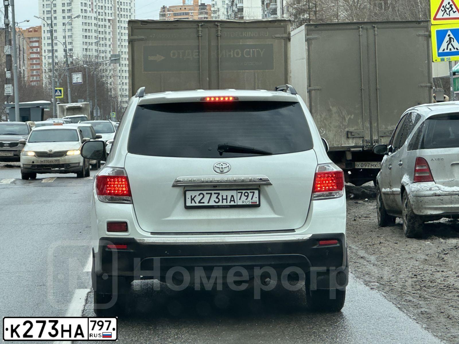 Фото автомобиля TOYOTA HIGHLANDER, 2012 — госномер О711МН05. Цвет: Белый