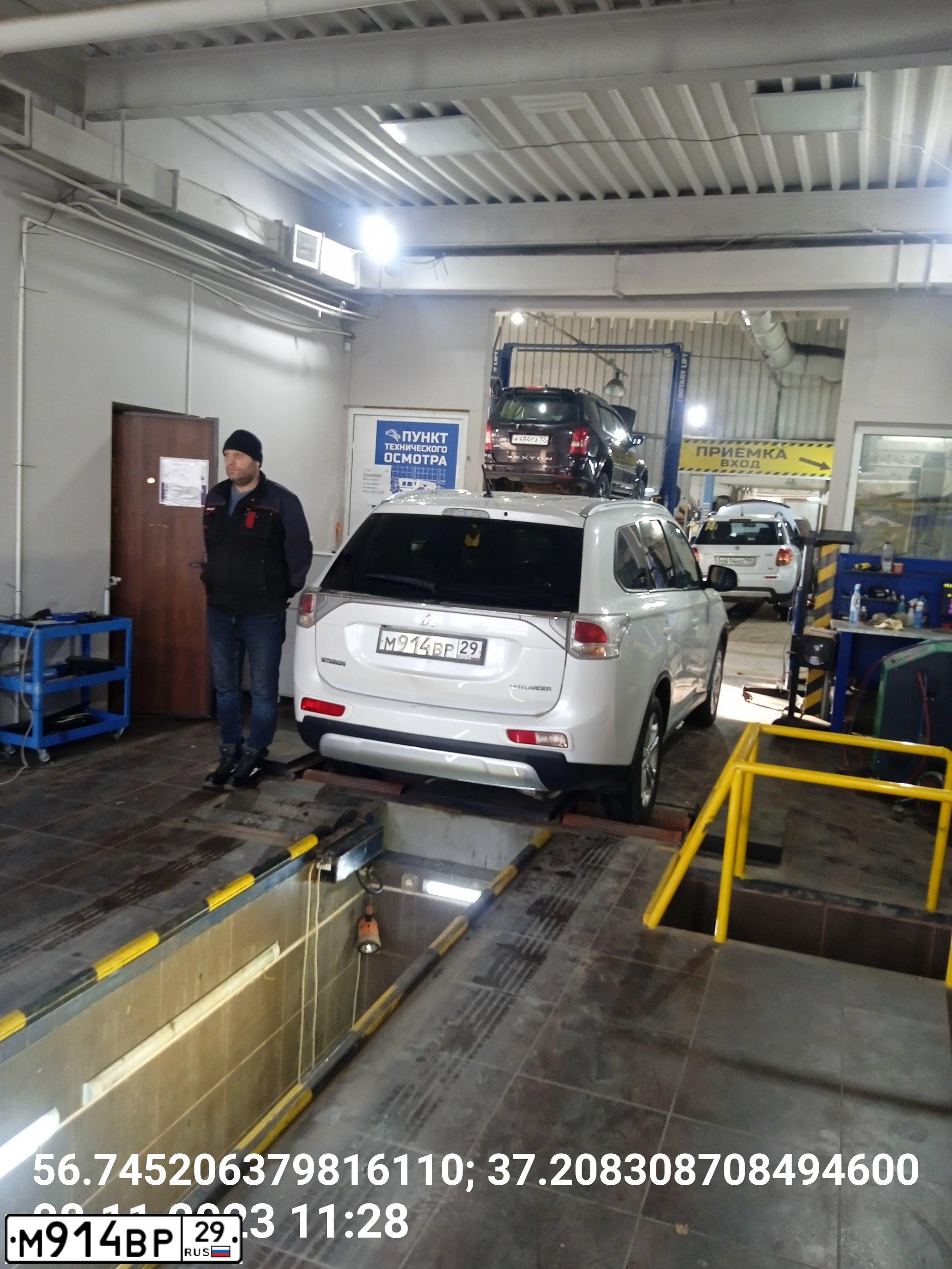 Фото автомобиля MITSUBISHI OUTLANDER, 2014 — госномер Н100КВ190. Цвет: Белый