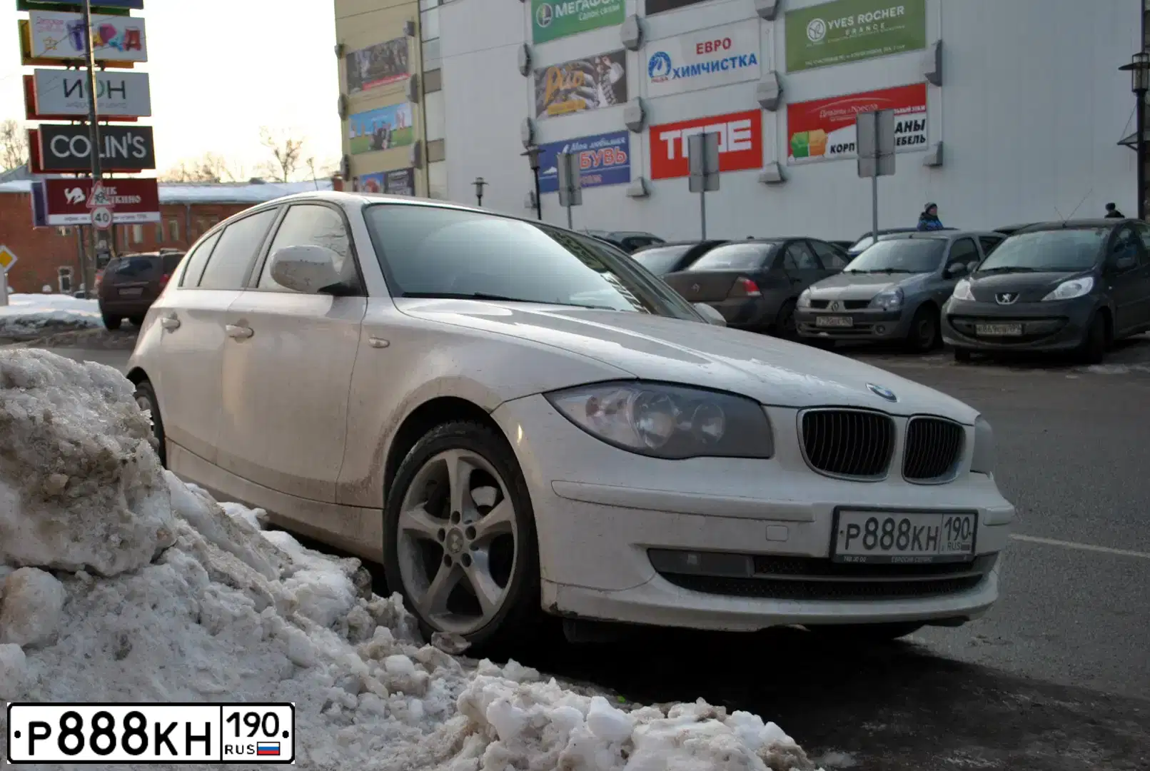 Фото автомобиля АУДИ Q5, 2016 — госномер В865РЕ790. Цвет: Белый