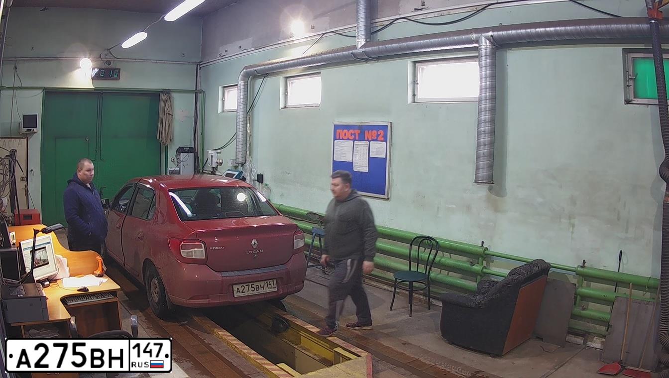Фото автомобиля RENAULT LOGAN, 2014 — госномер А275ВН147. Цвет: Красный