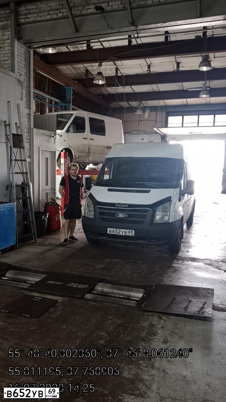 Фото автомобиля FORD TRANSIT, 2007 — госномер Х700ОТ69. Цвет: Белый