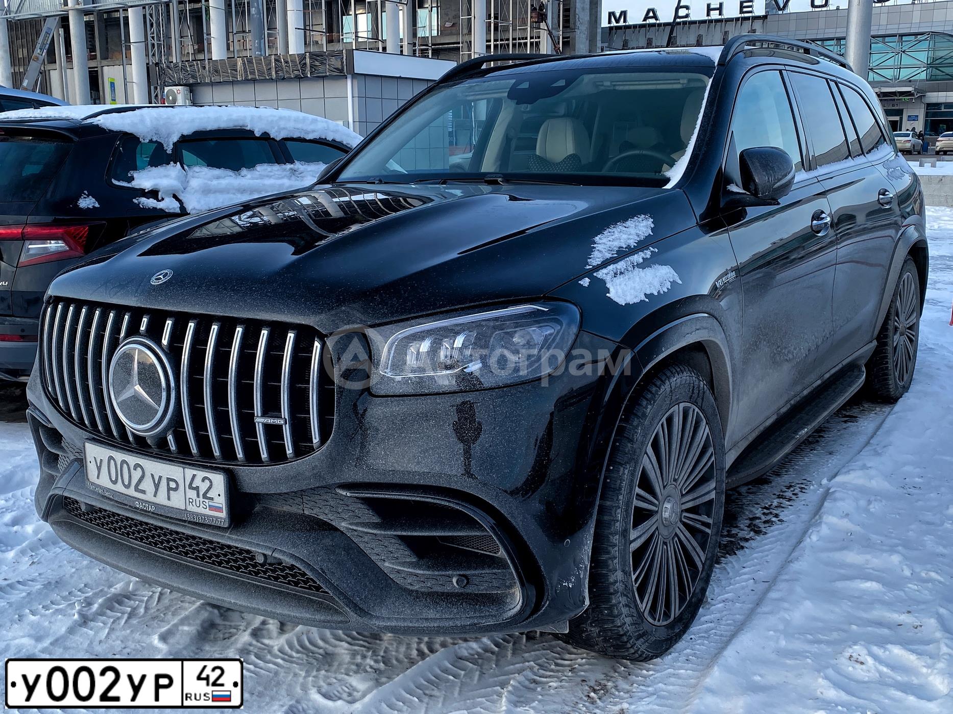 Фото автомобиля LEXUS LX, 2016 — госномер У002УР42. Цвет: ЧЕРНЫЙ