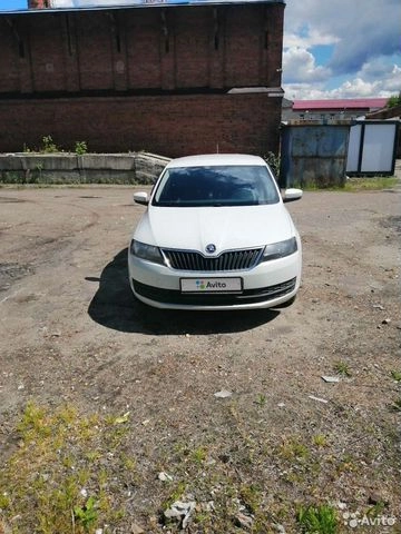 Фото автомобиля SKODA RAPID, 2016 — госномер Е745РК33. Цвет: БЕЛЫЙ