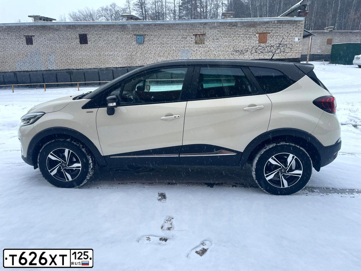 Фото автомобиля RENAULT KAPTUR, 2018 — госномер Т626ХТ125. Цвет: светло-бежевый коричневый