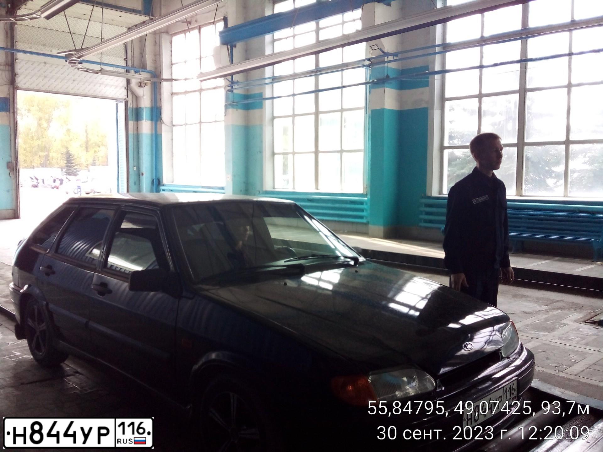 Фото автомобиля LADA 2114 SAMARA, 2011 — госномер Н844УР116. Цвет: Сине-Черный