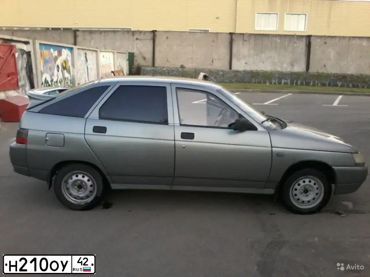Фото автомобиля LADA 2112 LADA, 2005 — госномер Р699ЕЕ138. Цвет: средний серо-зеленый металлик
