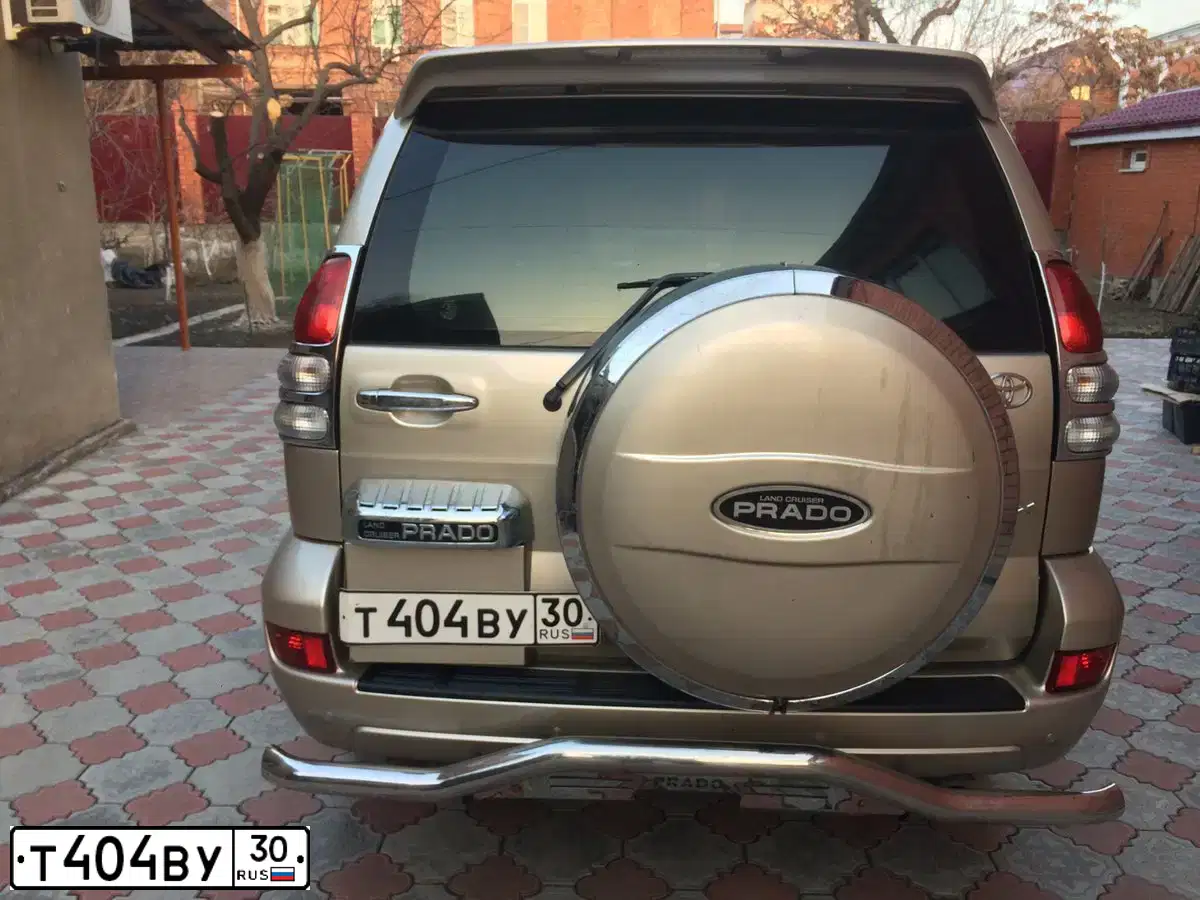 Фото автомобиля TOYOTA LANDCRUISER, 2006 — госномер Т404ВУ30. Цвет: ЗОЛОТИСТЫЙ