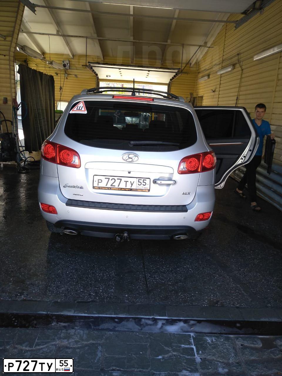 Фото автомобиля HYUNDAI SANTA FE, 2008 — госномер Р727ТУ55. Цвет: СВЕТЛО-СЕРЫЙ