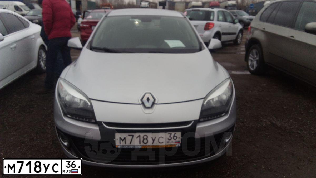 Фото автомобиля RENAULT MEGANE, 2012 — госномер Е439УЕ21. Цвет: СВЕТЛО-СЕРЫЙ