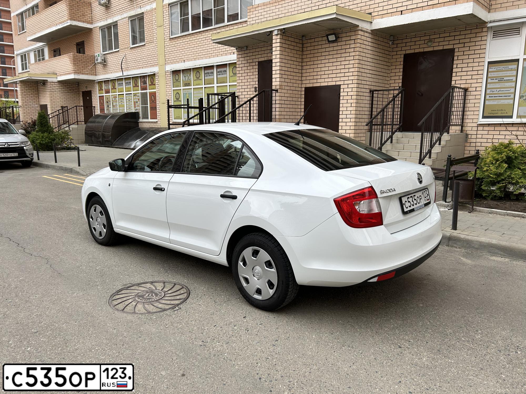 Фото автомобиля SKODA RAPID, 2014 — госномер С535ОР123. Цвет: БЕЛЫЙ