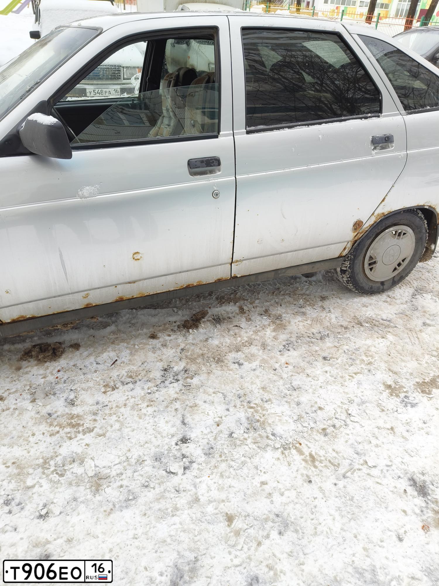 Фото автомобиля LADA 2112, 2004 — госномер Н645ВН702. Цвет: СЕРЕБРИСТЫЙ