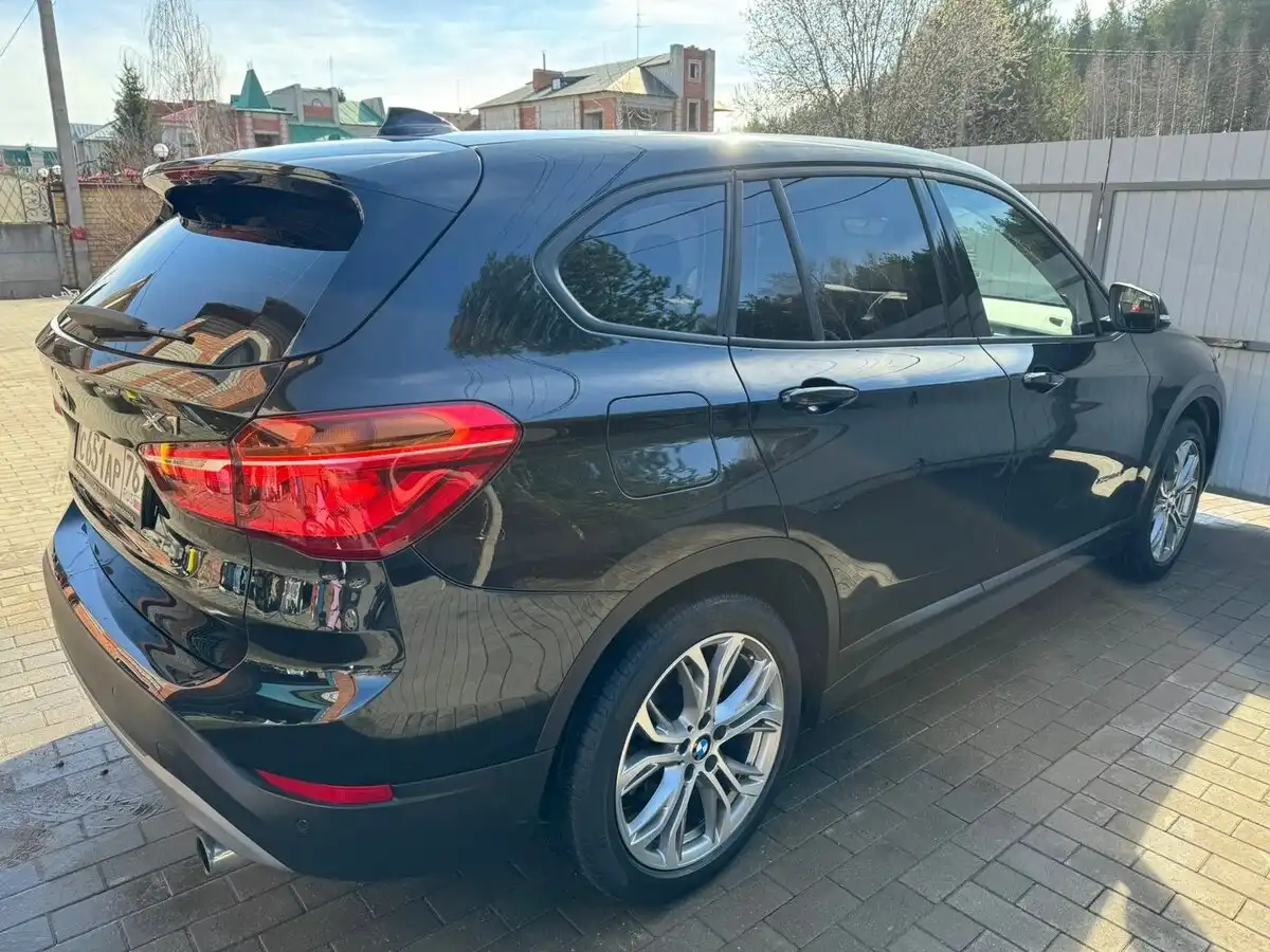 Фото автомобиля BMW X1, 2016 — госномер Т416РЕ196. Цвет: ЧЕРНЫЙ
