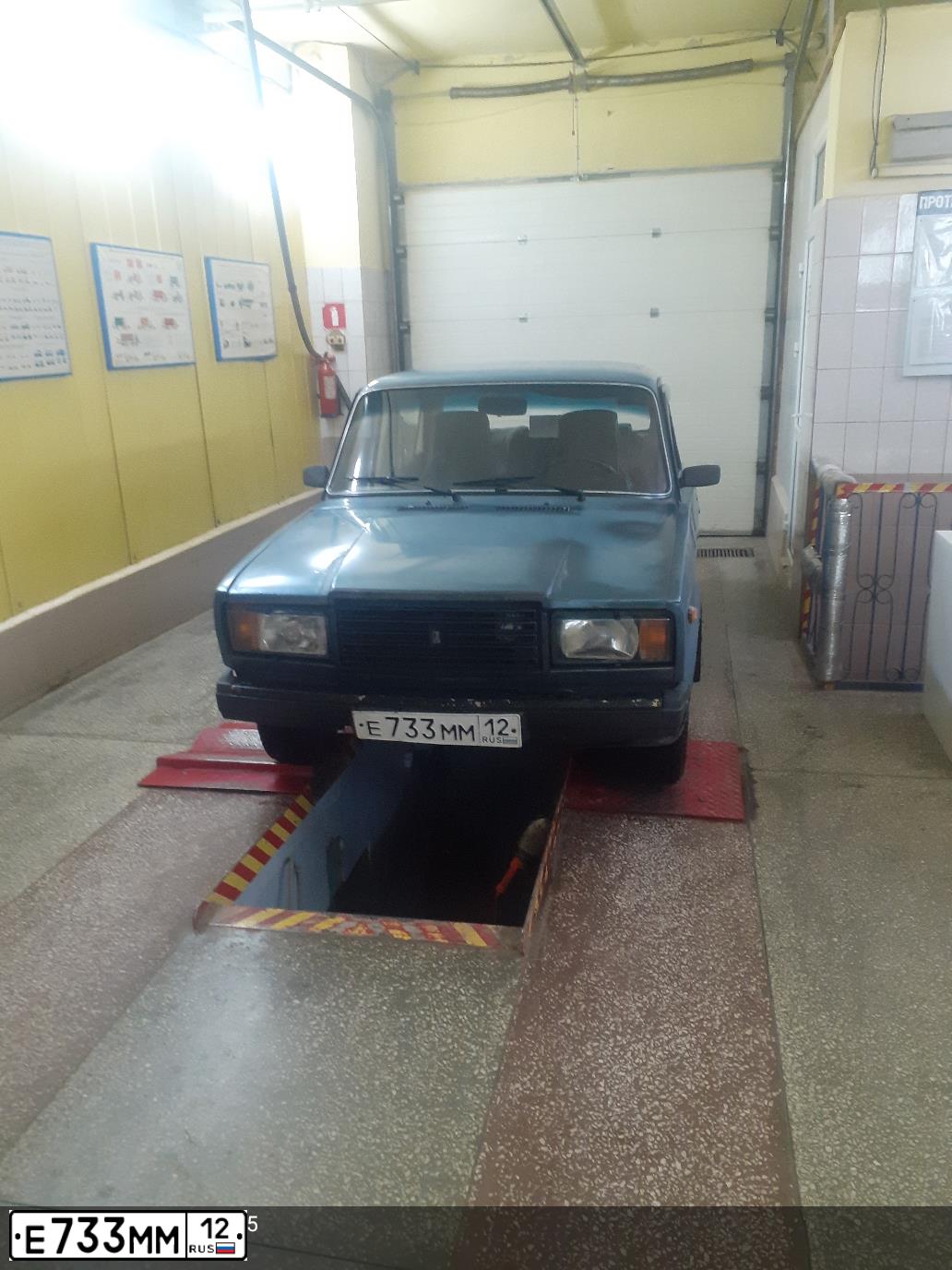 Фото автомобиля LADA 2107, 2003 — госномер Е733ММ12. Цвет: СЕРО-СИНИЙ