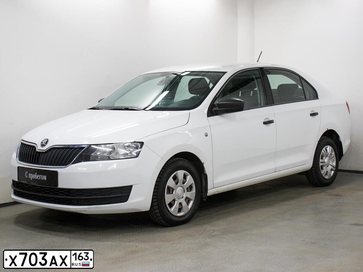 Фото автомобиля SKODA RAPID, 2015 — госномер Е023ЕК123. Цвет: Белый