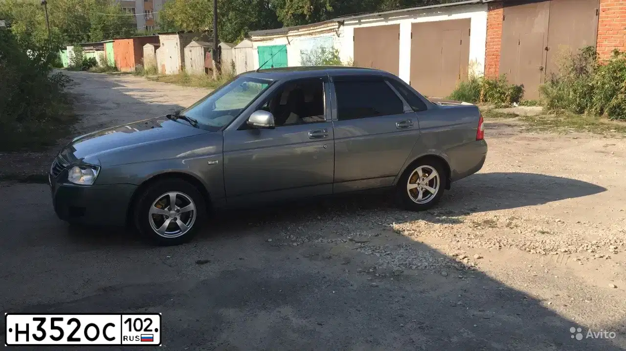 Фото автомобиля LADA 2170 PRIORA, 2012 — госномер Н352ОС102. Цвет: СРЕДНИЙ СЕРО-ЗЕЛЕНЫЙ МЕТ
