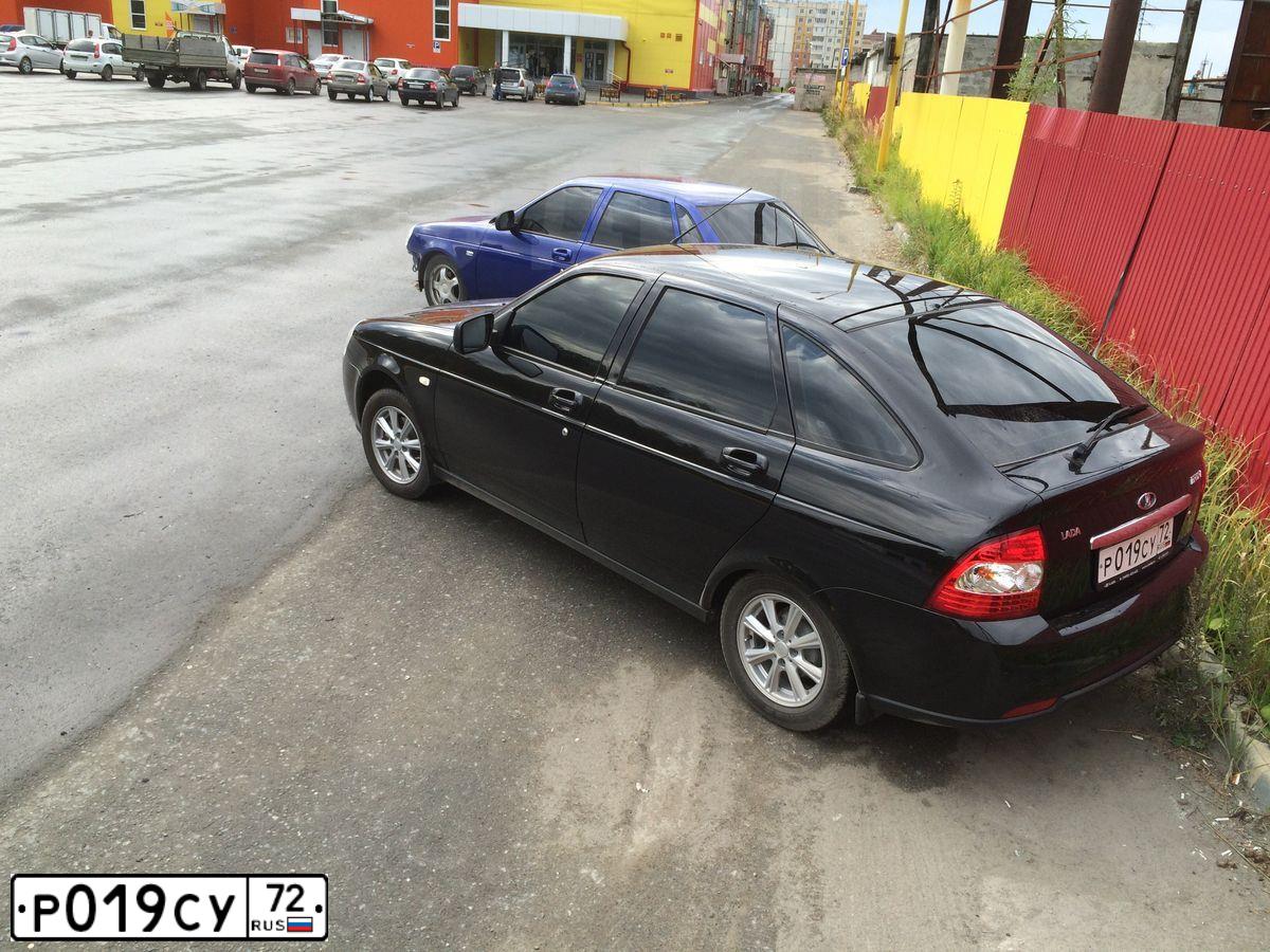 Фото автомобиля HYUNDAI SOLARIS, 2017 — госномер Т598ЕТ72. Цвет: Серебристый