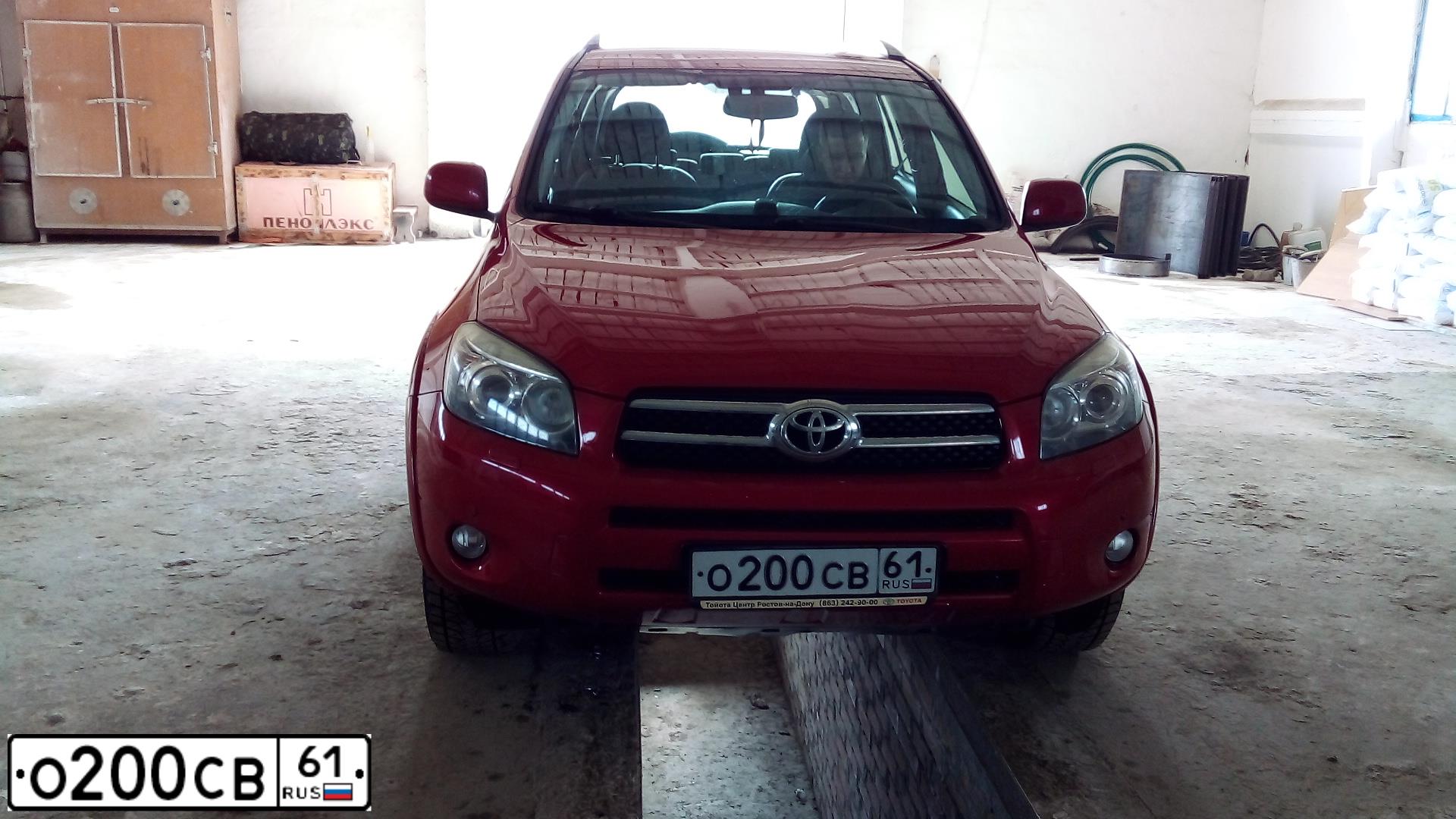 Фото автомобиля TOYOTA RAV4, 2007 — госномер О200СВ61. Цвет: КРАСНЫЙ