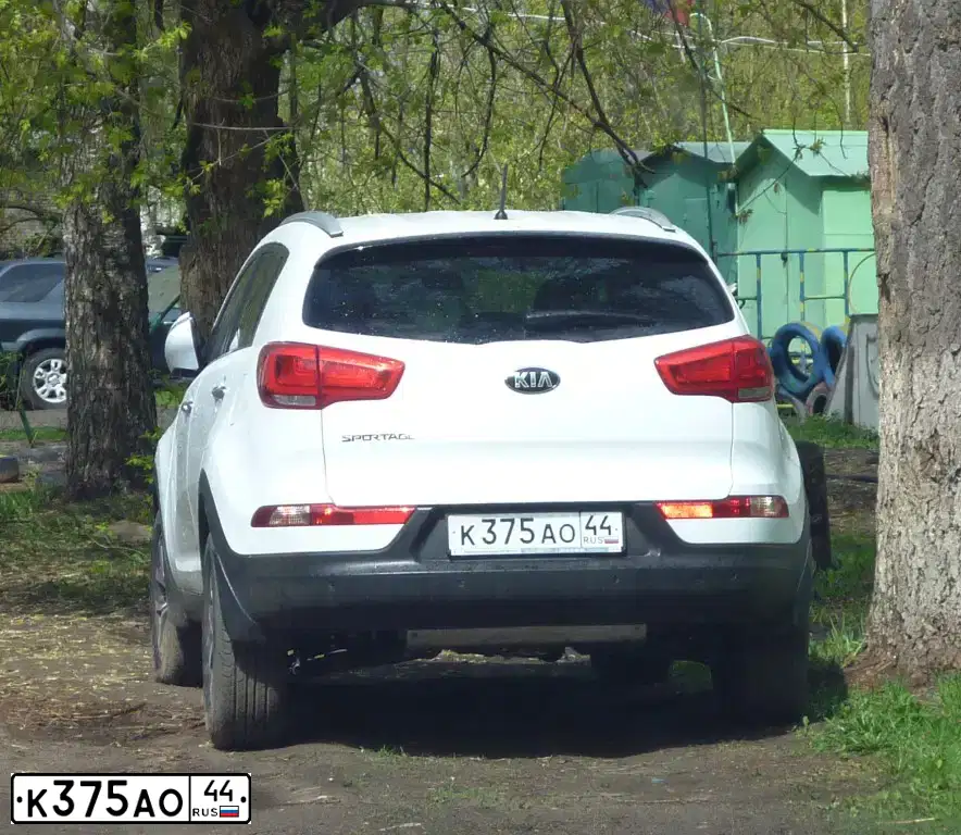 Фото автомобиля KIA SPORTAGE, 2014 — госномер К375АО44. Цвет: Белый