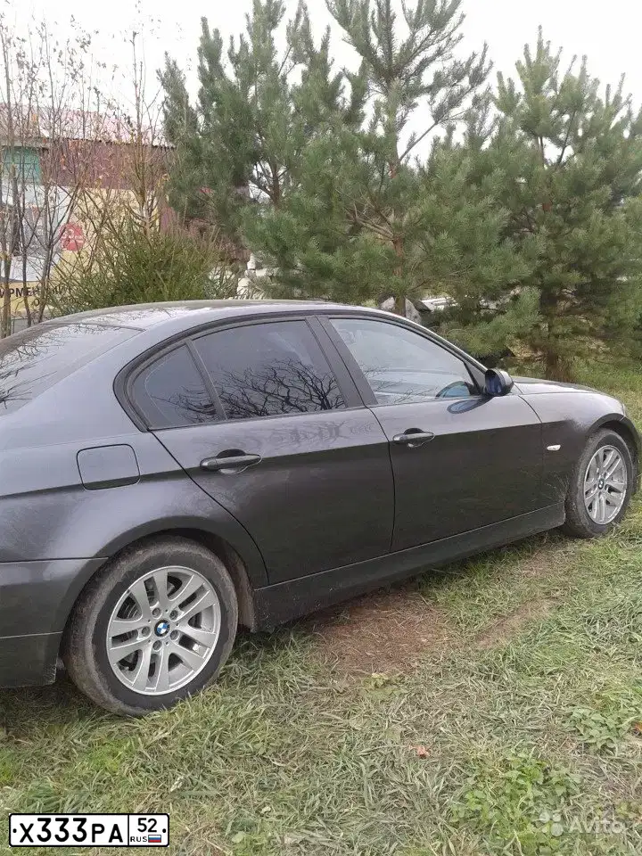 Фото автомобиля BMW 318I, 2008 — госномер Х680КК774. Цвет: СЕРЫЙ