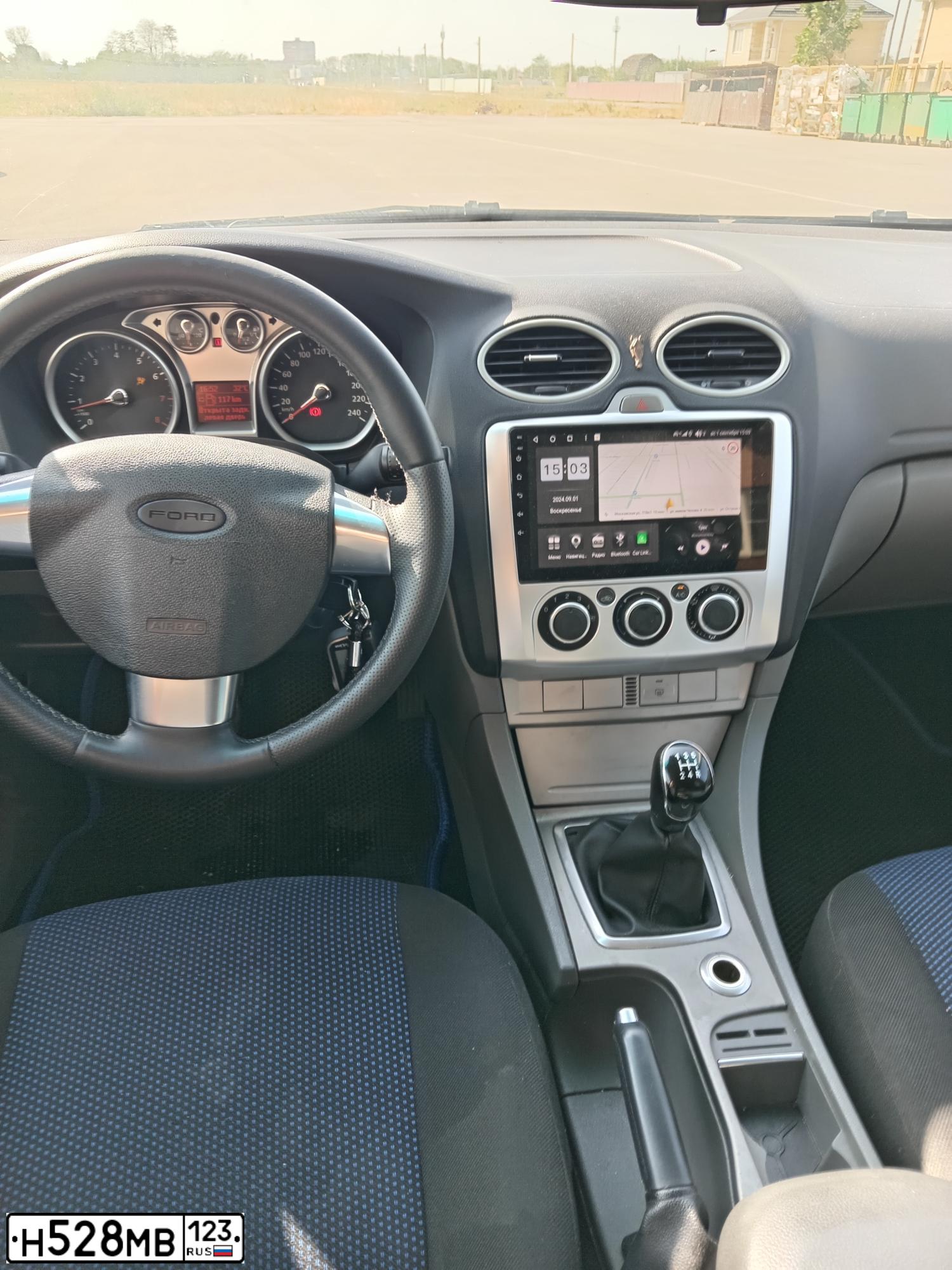 Фото автомобиля FORD FOCUS, 2008 — госномер У330ЕУ161. Цвет: ЧЕРНЫЙ