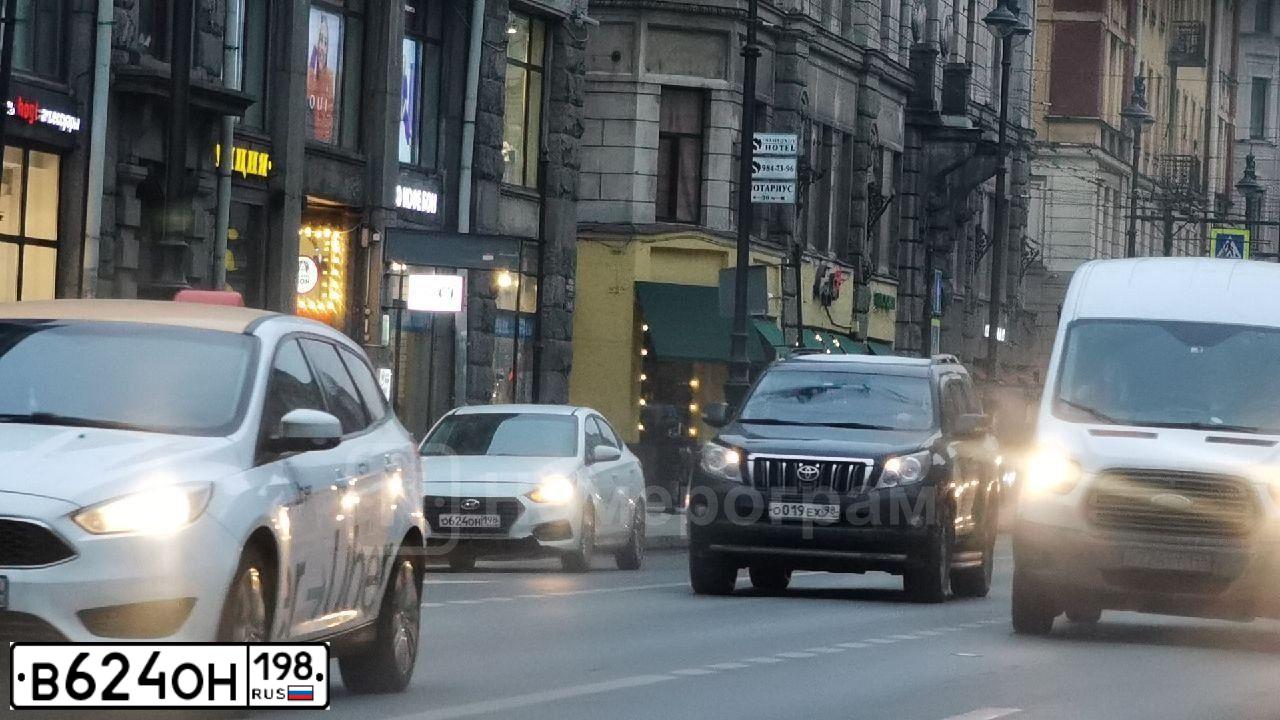 Фото автомобиля MERCEDES GLE-KLASSE, 2018 — госномер В624ОН198. Цвет: ЧЕРНЫЙ
