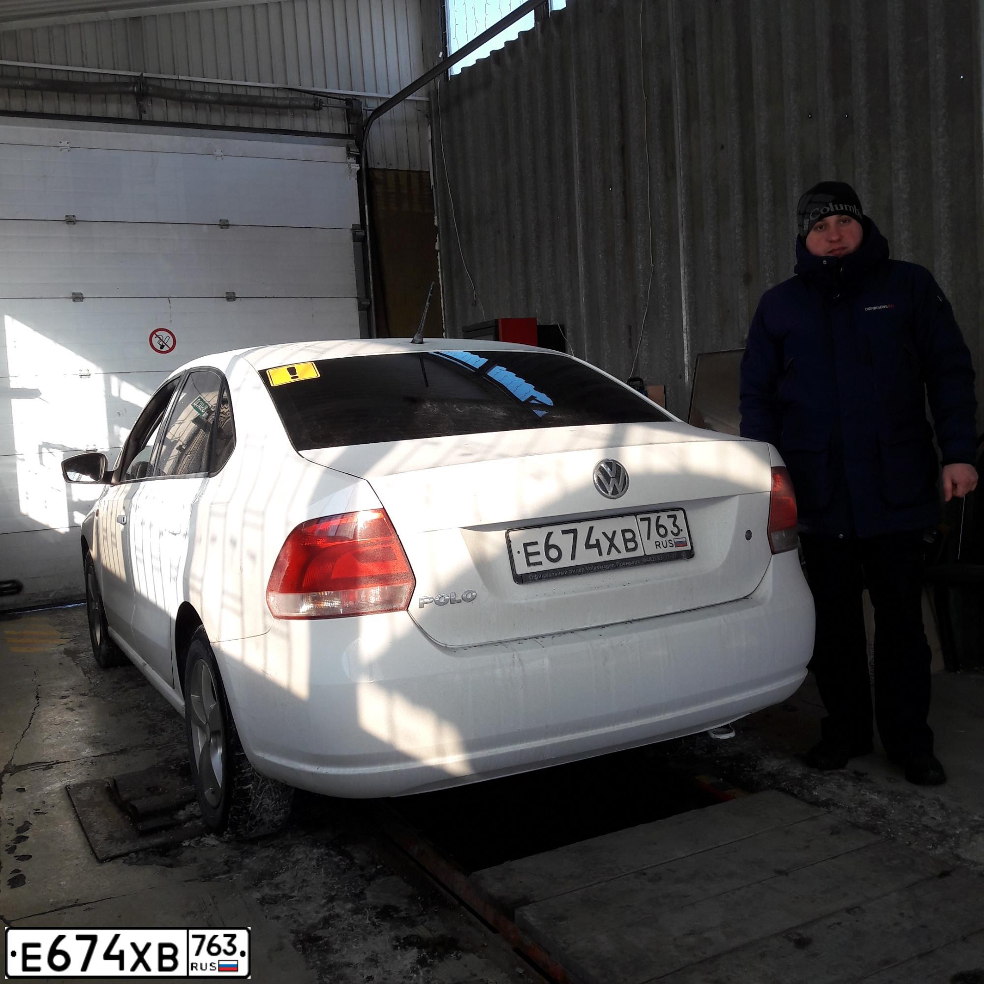 Фото автомобиля VOLKSWAGEN POLO, 2015 — госномер Е674ХВ763. Цвет: Белый